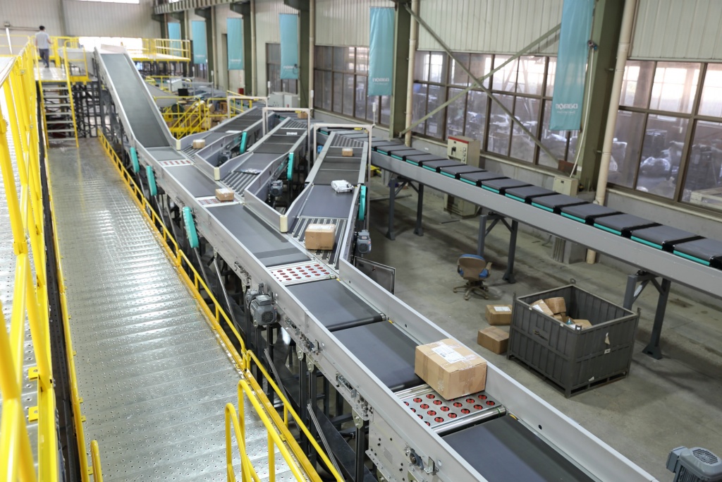 Автоматизація складу: конвеєрні системи для збільшення продуктивності